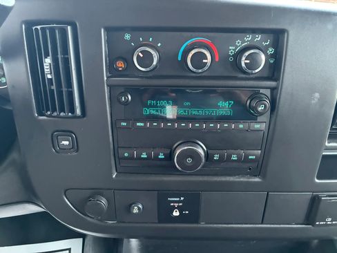 Used 2016 GMC Savana 2500 RWD image 17