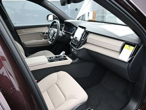 New 2025 Volvo XC90 T8 Core w/ Climate Package image 40