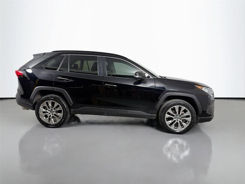 Used 2019 Toyota RAV4 Limited w/ Cold Weather Package FWD image 4
