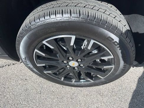 New 2026 Chevrolet Traverse LT w/ Sun and Wheel Package FWD image 9
