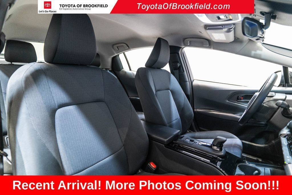 Used 2025 Toyota Prius LE FWD image 13