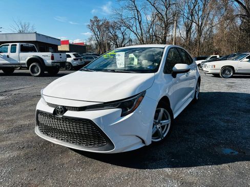 Used 2020 Toyota Corolla LE FWD image 1