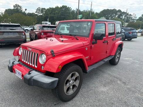 Used 2017 Jeep Wrangler Unlimited Sahara w/ Connectivity Group AWD/4WD image 3