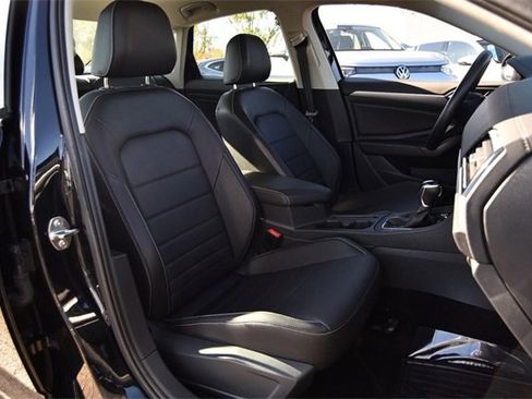 Certified 2024 Volkswagen Jetta SE image 21