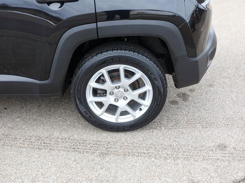 Used 2021 Jeep Renegade Latitude image 3