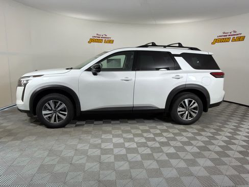 New 2026 Nissan Pathfinder SL FWD image 2