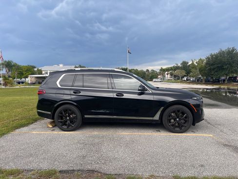 Used 2025 BMW X7 xDrive40i w/ Executive Package AWD/4WD image 3