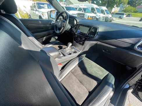 Used 2021 Jeep Grand Cherokee Laredo X AWD/4WD image 32
