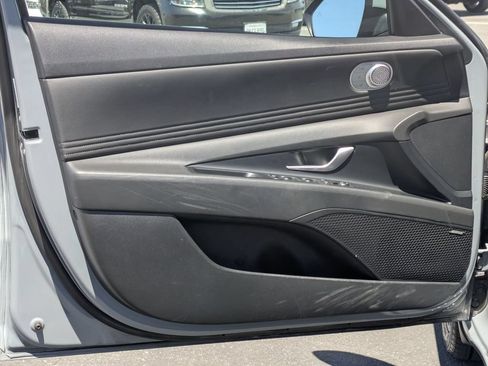 Certified 2023 Hyundai Elantra Limited FWD image 15