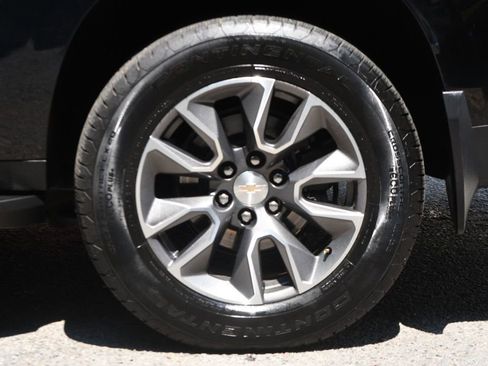 Used 2022 Chevrolet Suburban RST w/ Sport Performance Package image 18