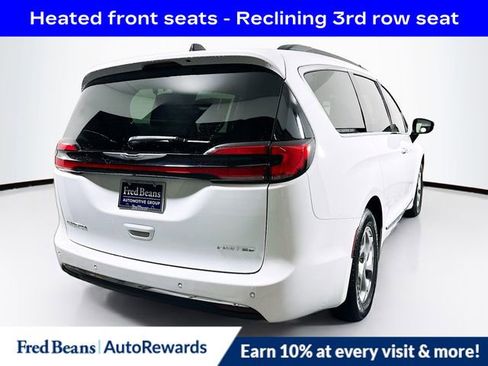 Used 2023 Chrysler Pacifica Limited FWD image 7
