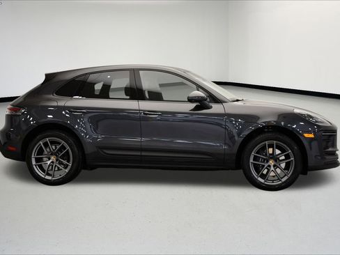 Used 2025 Porsche Macan image 8