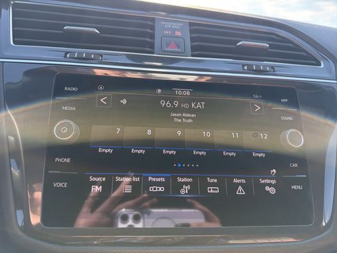 Used 2023 Volkswagen Tiguan SE R-Line image 24