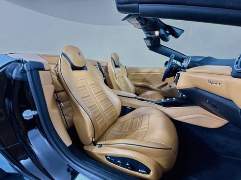 Used 2017 Ferrari California T RWD image 28