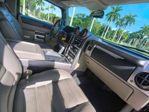 Used 2003 HUMMER H2 w/ Preferred Equipment Group AWD/4WD image 36