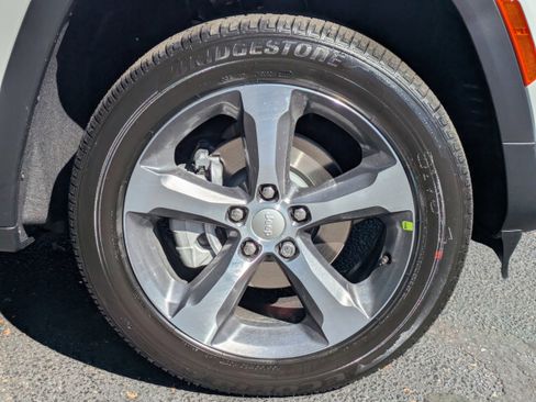 New 2025 Jeep Grand Cherokee Limited image 11