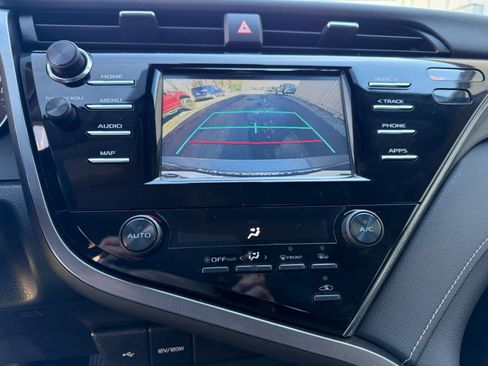 Used 2020 Toyota Camry SE image 15