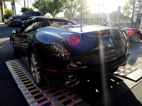 Used 2013 Ferrari California RWD image 7