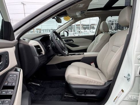 Used 2023 Nissan Rogue SL w/ SL Premium Package image 10