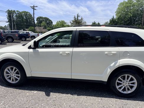 Used 2018 Dodge Journey SXT w/ Connectivity Group FWD image 9