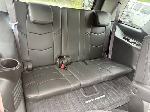 Used 2017 Cadillac Escalade Premium Luxury AWD/4WD image 22