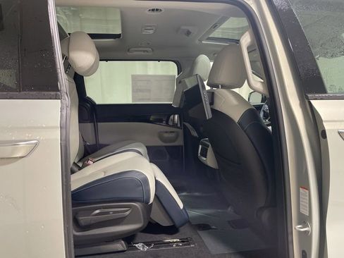 New 2026 Kia Carnival SX Prestige image 11