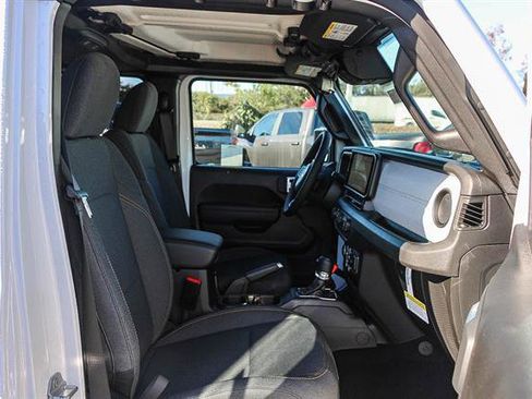 New 2025 Jeep Gladiator Sport image 15