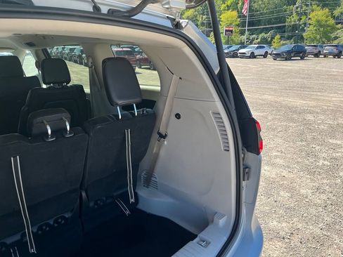 Used 2023 Chrysler Pacifica Touring-L FWD image 17