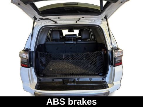 Used 2018 Toyota 4Runner TRD Off-Road Premium AWD/4WD image 12