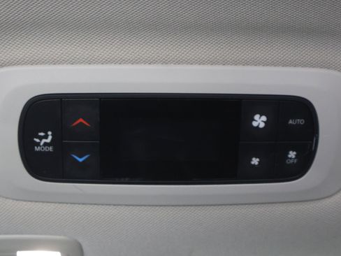 Used 2020 Chrysler Pacifica Limited FWD image 35