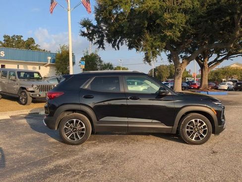 Used 2024 Chevrolet TrailBlazer LT w/ LT Cold Weather Package image 3
