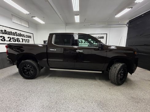 Used 2019 Chevrolet Silverado 1500 High Country w/ Technology Package image 2