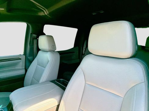 Used 2023 GMC Sierra 1500 SLT AWD/4WD image 13
