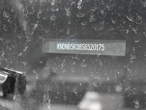Used 2025 Kia Carnival FWD image 36