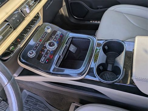 Used 2022 Lincoln Nautilus Reserve w/ Monochromatic Package image 14