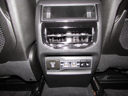 Used 2025 Jeep Grand Cherokee Limited w/ Black Appearance Package AWD/4WD image 28