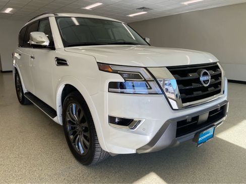 Used 2024 Nissan Armada Platinum w/ Captain's Chairs Package image 3