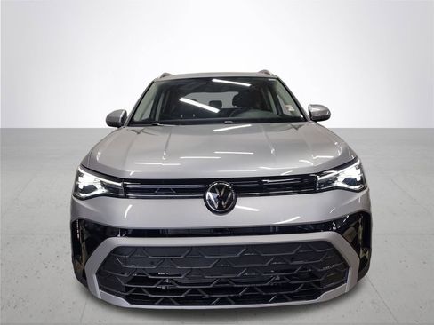 New 2025 Volkswagen Taos SE image 3