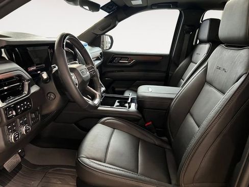 Used 2025 GMC Yukon XL Denali w/ Denali Reserve Package image 7