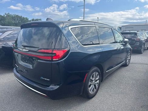Used 2024 Chrysler Pacifica Pinnacle FWD image 15