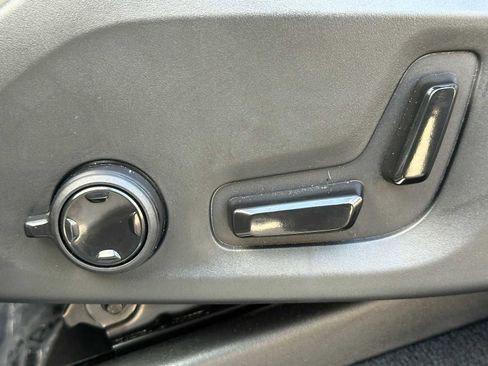 Used 2025 Volvo XC90 B6 Ultra w/ Lounge Package image 23