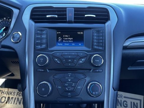 Used 2018 Ford Fusion SE image 26