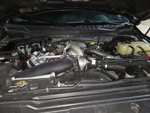 Used 2022 Ford F250 Lariat w/ Black Appearance Package image 19