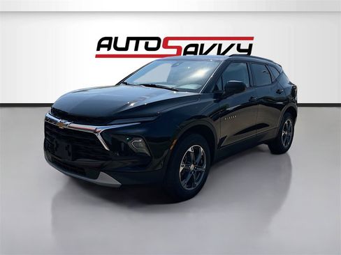 Used 2025 Chevrolet Blazer LT image 3