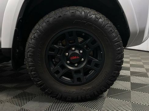 Used 2022 Toyota 4Runner SR5 Premium w/ Moonroof Package AWD/4WD image 11