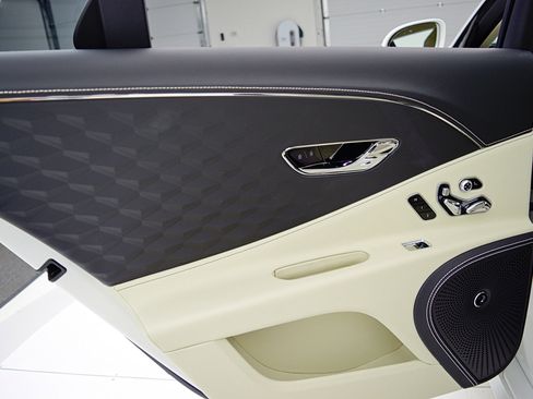 New 2025 Bentley Flying Spur Plug-In Hybrid image 38