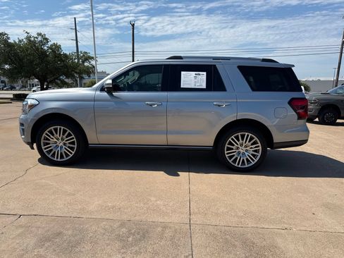 Used 2023 Ford Expedition Limited AWD/4WD image 4
