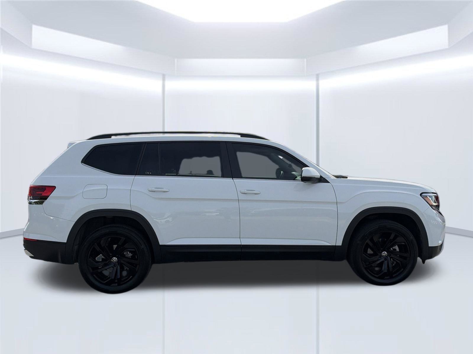 Used 2023 Volkswagen Atlas SE w/ Black Wheel Package FWD image 4