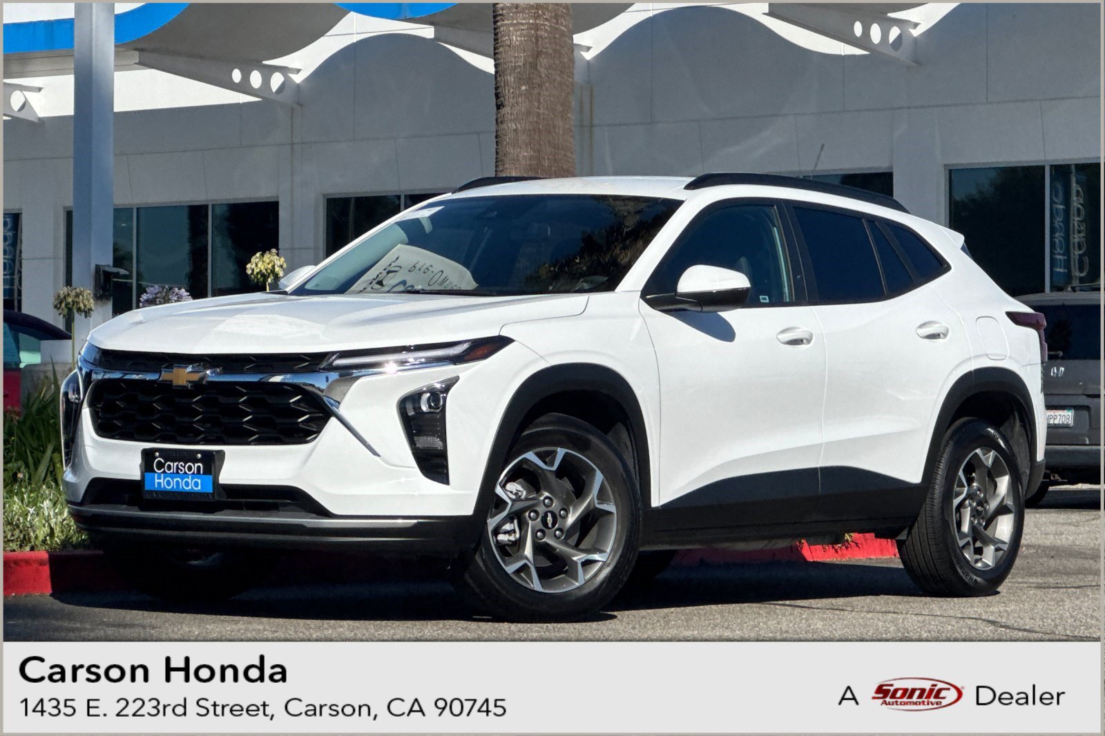 Used 2025 Chevrolet Trax LT FWD image 1