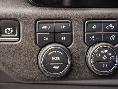 Used 2025 Chevrolet Silverado 1500 High Country AWD/4WD image 48